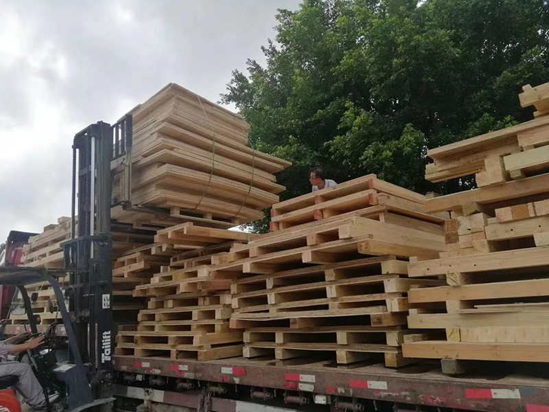 國(guo)内普通木(mu)箱裝車現(xian)場