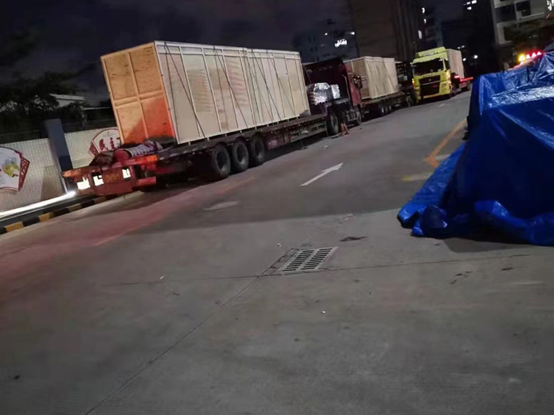 深(shēn)圳公明(ming)某公司(sī)打包裝(zhuāng)車現場(chang)